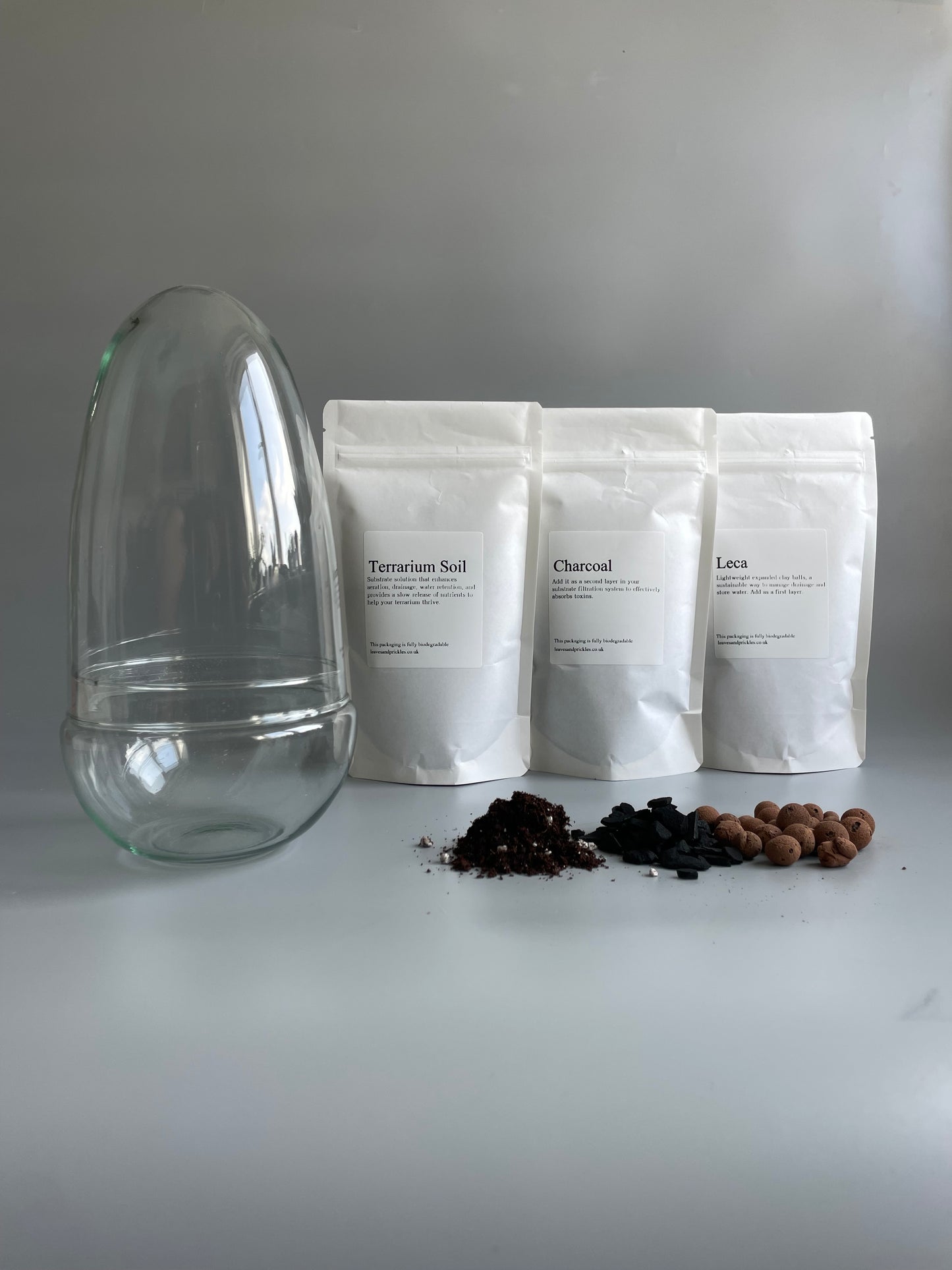 Egg-shaped terrarium essential kit
